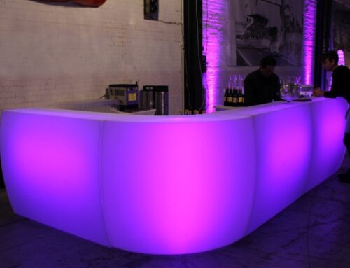 Weihnachtsfeier in einer Industriehalle